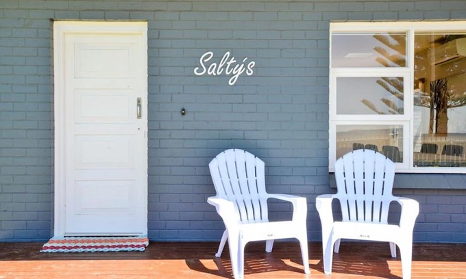Victor Harbor House | Saltys 4BRM Beachfront WIFI Pet Friendly