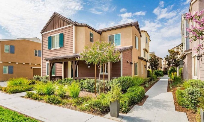 Chino House | Salubrious Breeze on Freeze
