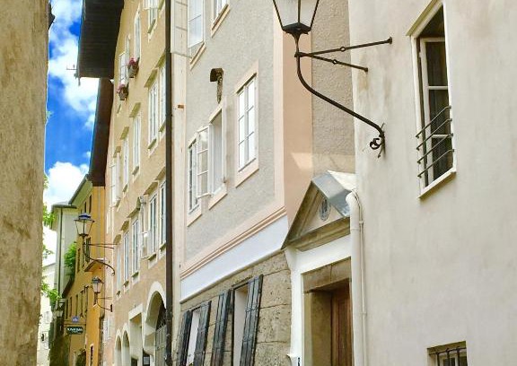 Altstadt Apartment | Salzburg Place to Stay