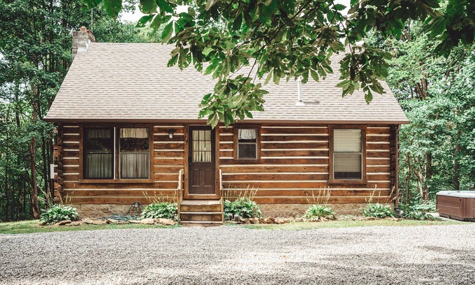 Laurelville Cabin | Sam's Creek Retreat w/Hot Tub!