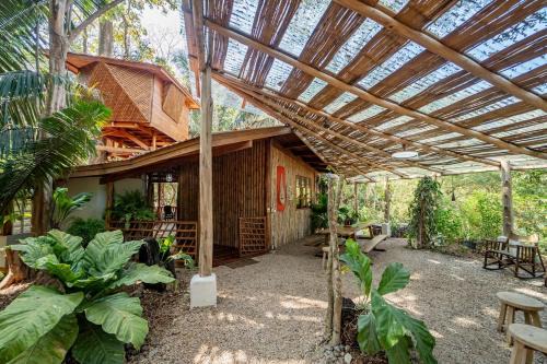 Samara Apartment | Samara Tarantela, Treehouse