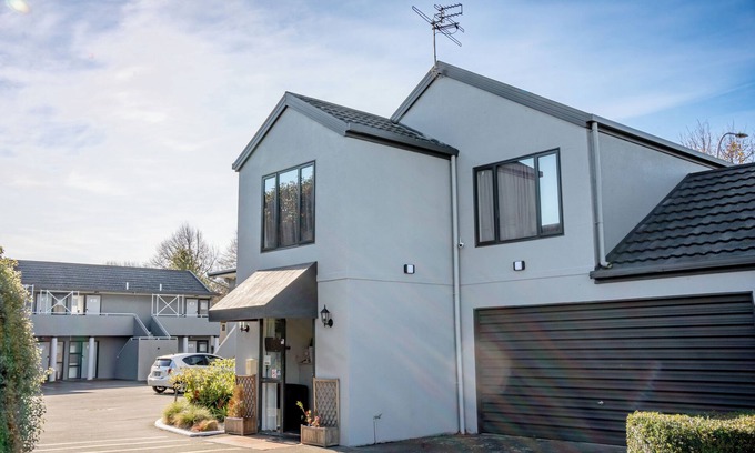 Riccarton Hotel | Samhil Motor Lodge