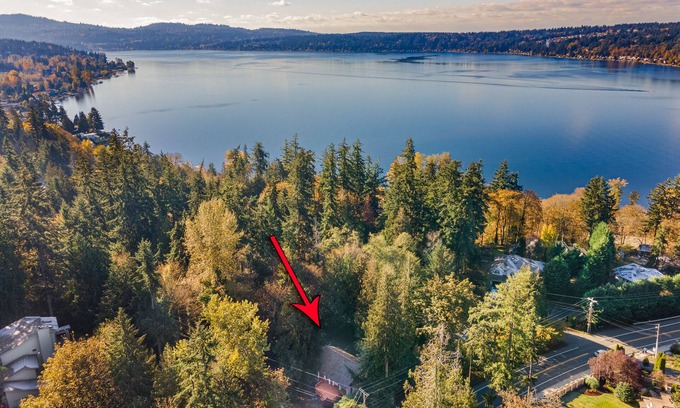 Inglewood House | Sammamish Modern Family & Pet Friendly Home