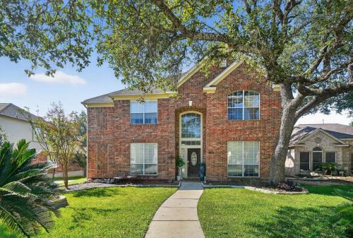 Stone Oak House | San Antonio Oasis Hot Tub & Pool Access home