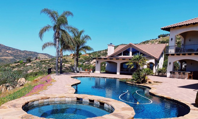Jamul Cottage | San Diego Mountain Retreat. Best views in San Diego. Pet friendly, guest house