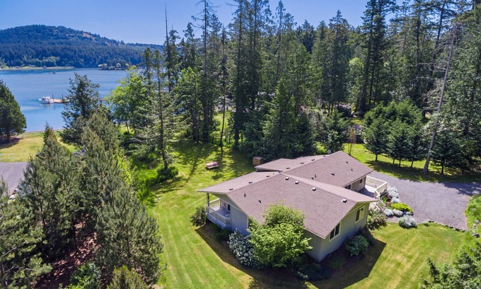 Friday Harbor House | San Juan Island Beach House, Waterfront Lodging just minutes from Roche Harbor!