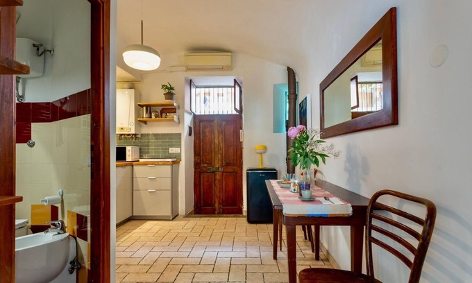 San Lorenzo Apartment | San Lorenzo Studio Flat