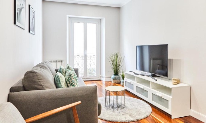 San Sebastian Centro Apartment | San Martin apartment by Basque Homes