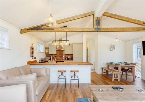 Fort Augustus Resort | Sanctuary Caledonia Hot tub lodge