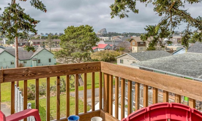 Pacific City House | Sand and Sea Beach House - Meredith Lodging