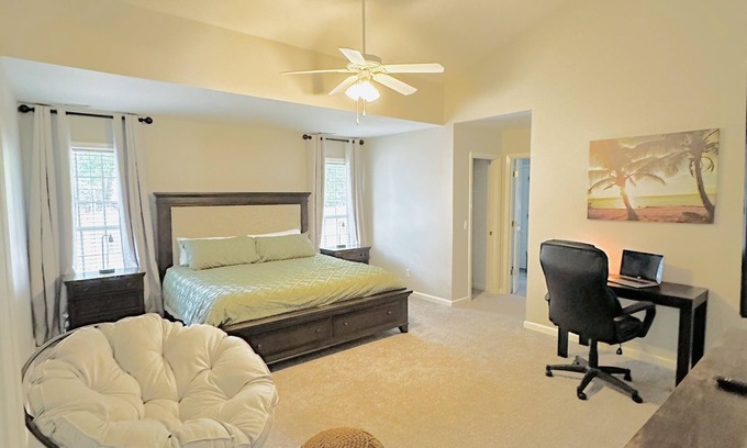 Beaufort House | Sand In My Boots, Minutes to Parris Island & Beaufort and the beach!