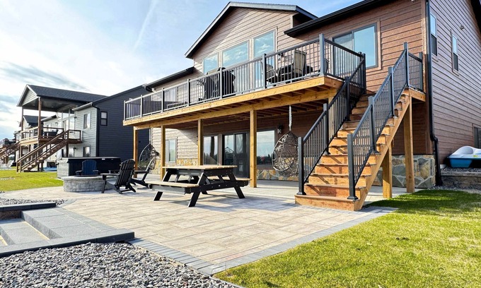 New Lisbon House | Sand Trap Shores on Sunset Lake/Hot Tub/Sleeps 20