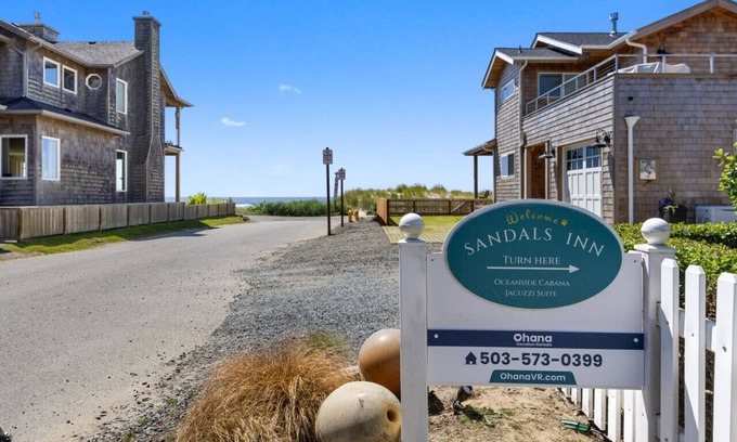 Cannon Beach Cottage | Sandals Inn Spa Suite & Cabana: Steps to Beach | Dog-Friendly