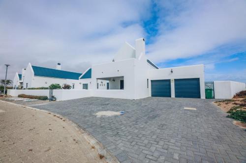 Jacobs Bay House | Sandals & Seashells