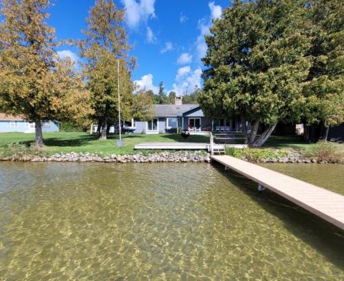 Cedar House | Sandbar Cedar Cottage on Lake Leelanau