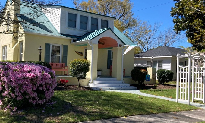 Morehead City House | Sandbar Cottage - Close to downtown Morehead City