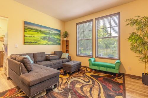 Douglas House | Sandcastle Getaway! Walk to the beach and town!