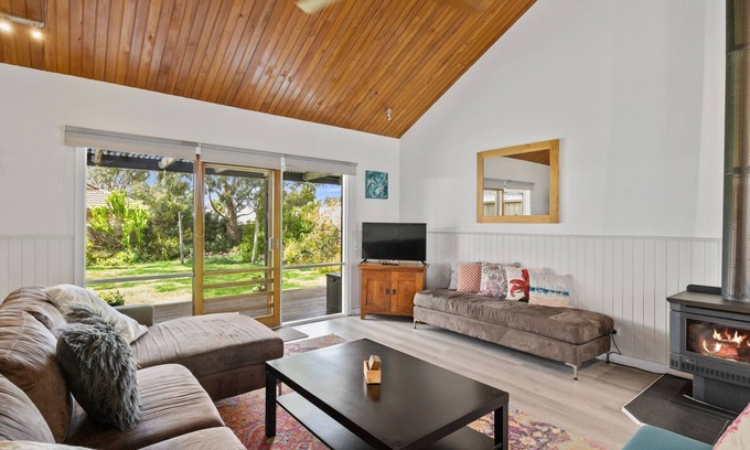 Silverleaves House | Sanders Beach House, Beautiful and spacious.