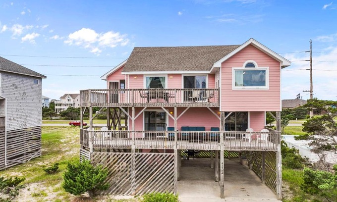 Avon House | Sandi Shores