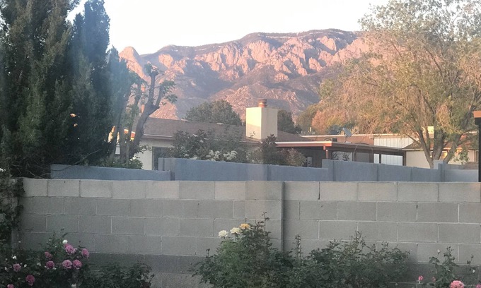 Heritage Hills House | Sandia view sweet π near Balloon Fiesta park, &Tram-ride!