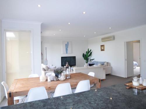 Inverloch House | Sandpiper 3 - Close to Town and Beach