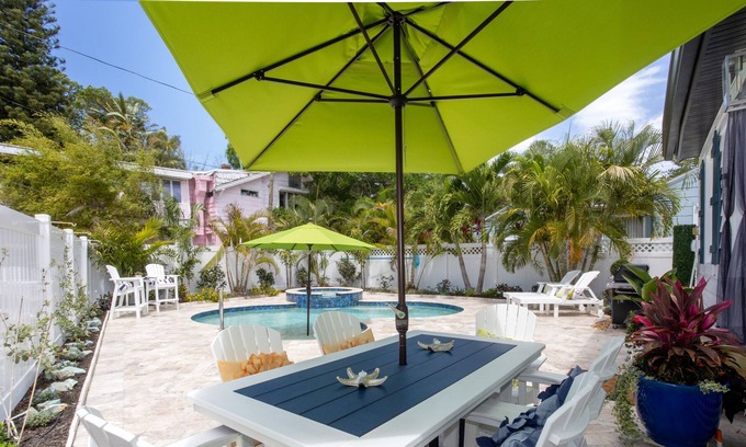 Pass-a-Grille Cottage | Sandpiper Cottage, private pool and seconds to the beach