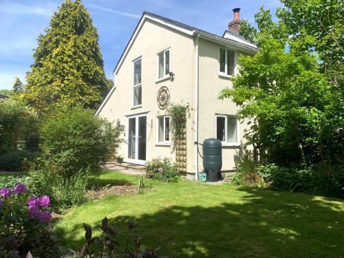 Holsworthy House | Sandpipers Cottage - Devon Sleeps 4, Garden, rural, Dog friendly