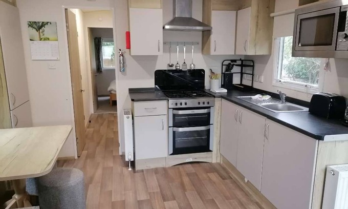 St Leonards-On-Sea House | Sandringham - 2 bedrooms with decking sleeps 6 (D/F)