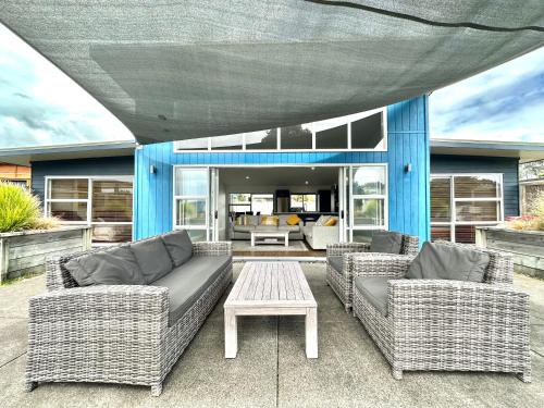 Matarangi House | Sands Beach House - Matarangi Holiday Home