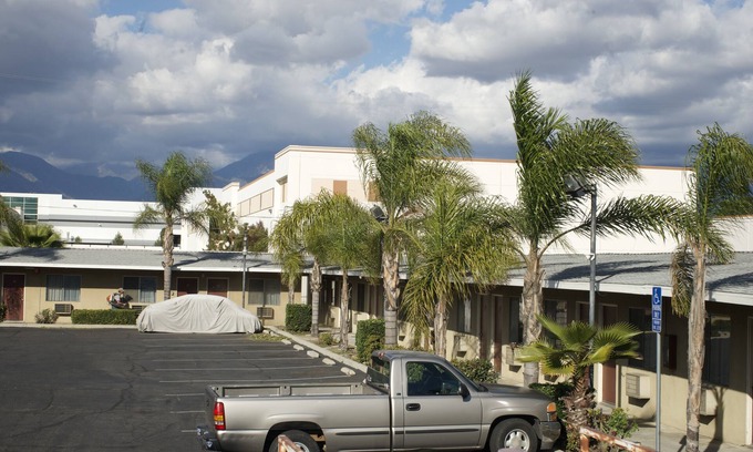 Ontario Hotel | Sands Motel