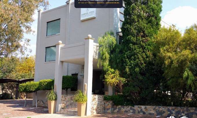 Greater Johannesburg Metropolitan Area Cabin | Sandton Lodge Rivonia