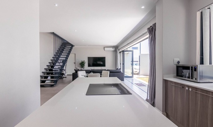 Greater Johannesburg Metropolitan Area Apartment | Sandton Smart Home 1