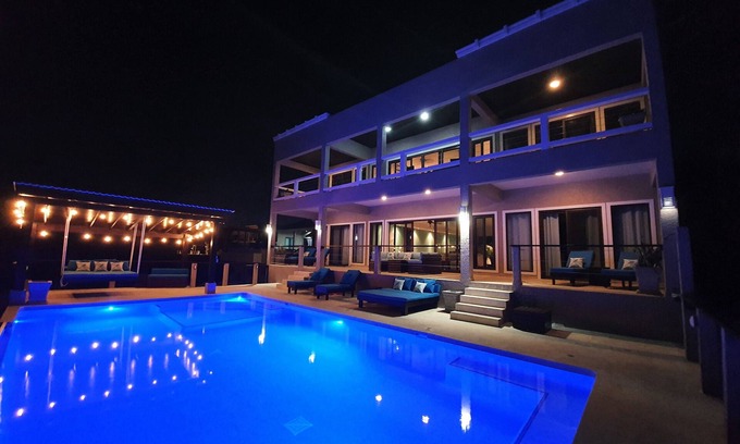 Lighthouse Estates Apartment | Sandy Bay Suite King Suite