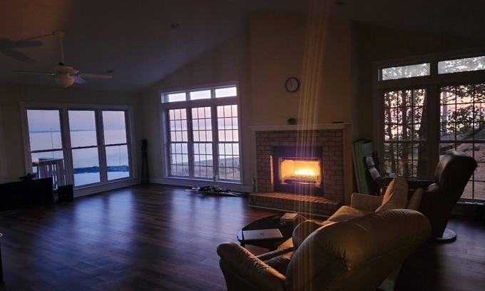 Craven County House | Sandy beachfront house perfect for water sports and breathtaking views