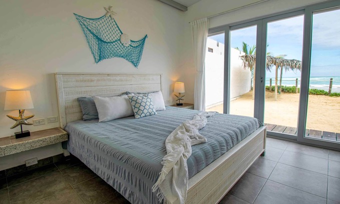 Puerto Villamil House | Sandy Feet House - Ocean front beautiful house