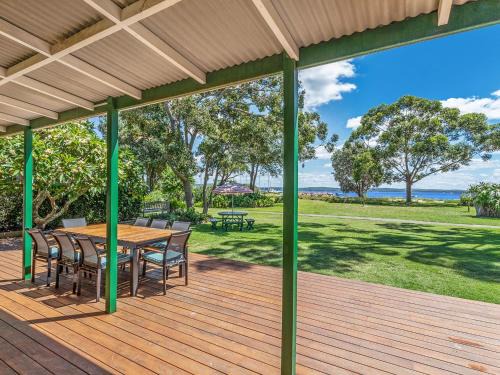 Corlette House | Sandy Shores 18 Corlette Point Road