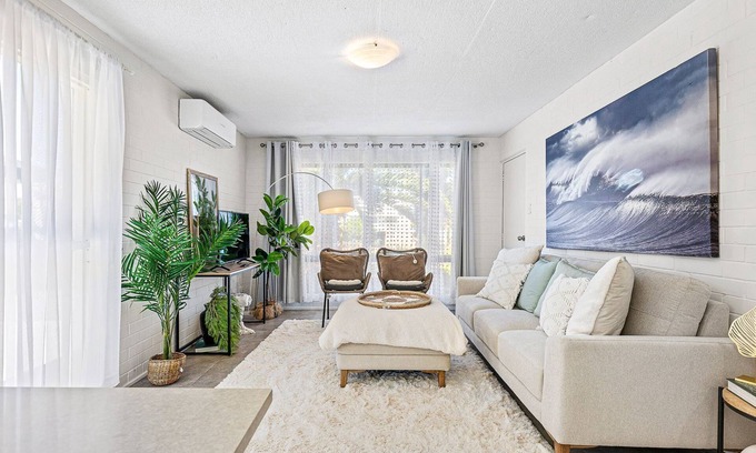 Long Beach Apartment | Sandy Shores Unit 5, 150m Flat walk to Beach