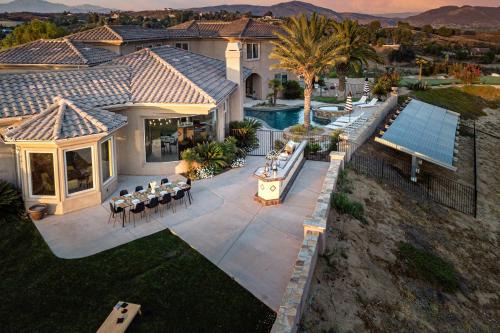 Temecula House | Sangiovese By AvantStay Spectacular Estate w Pool Hot Tub Putting Green
