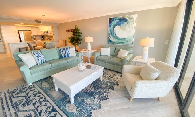 Punta Rassa Condo | Sanibel Harbour Resort Bay View Tower 633: Seaside colors inspire this Beachfront Condo