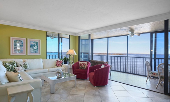 Punta Rassa Apartment | Sanibel Harbour Resort Harbour Tower 617: Beachfront corner unit vacation retreat