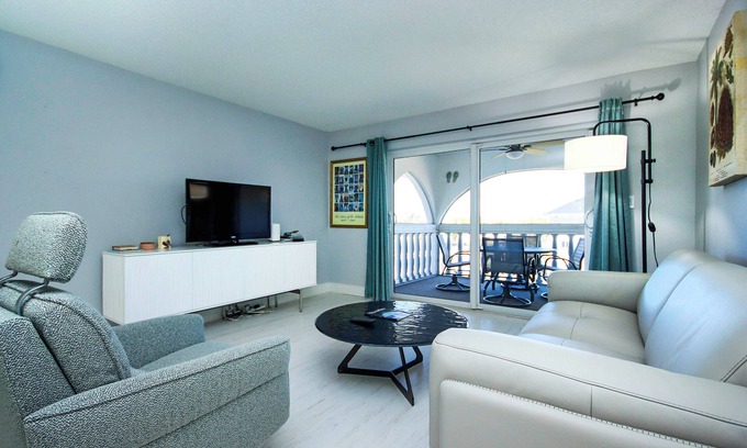 Sanibel Condo | Sanibel Island condo | Steps from the beach - Breakers West C3