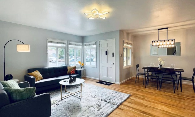 North Central House | Sanmateo Cozy Central 3b1b Home Garage Parking AC