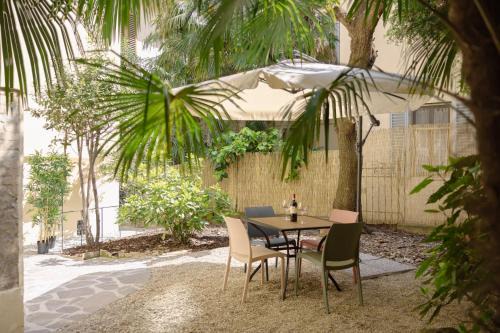 Sant' Ambrogio Apartment | Sant'Ambrogio Oasis Apartment