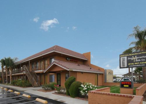 Newhall Hotel | Santa Clarita Motel - Near six Flags Magic Mountain - Valencia