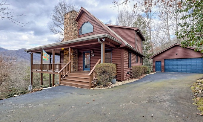 Hiawassee Cabin | Santa Marta Summit - By Chatuge Home Concierge Mountainview, firepit, ping-pong table, card table & gas grill.