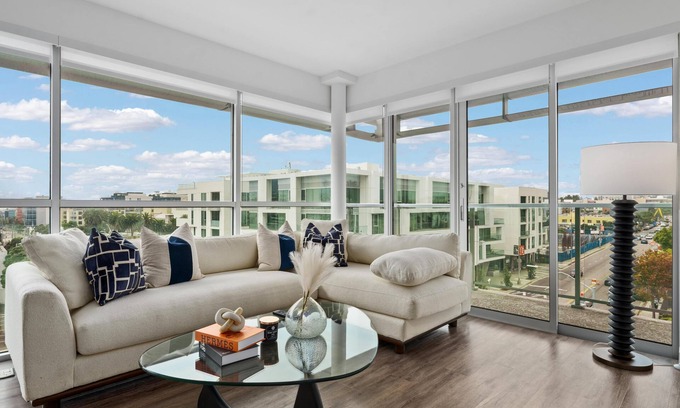 Sunset Park Apartment | Santa Monica Penthouse With Panoramic Ocean Views