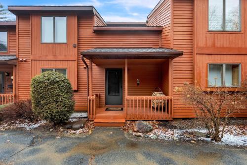 North Creek House | Santanoni 60H - Renovated Townhome with Privacy