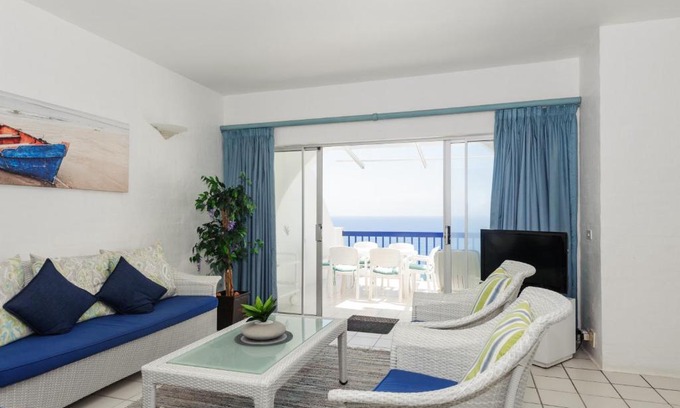 Shaka's Rock Apartment | Santorini Akrotiri 30 - Family only