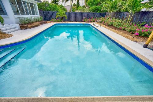 Wilton Manors House | Santorini Pool House Wilton Manors Walk to the Dr