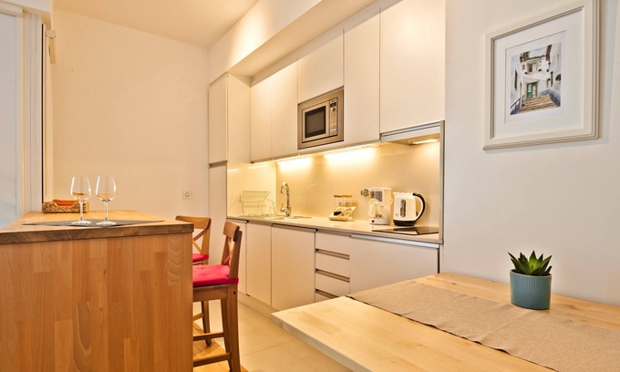 Misericordia Apartment | Santos 1 - São Bento STUDIO - This brand new, recently decorated studio in the heart of the city is